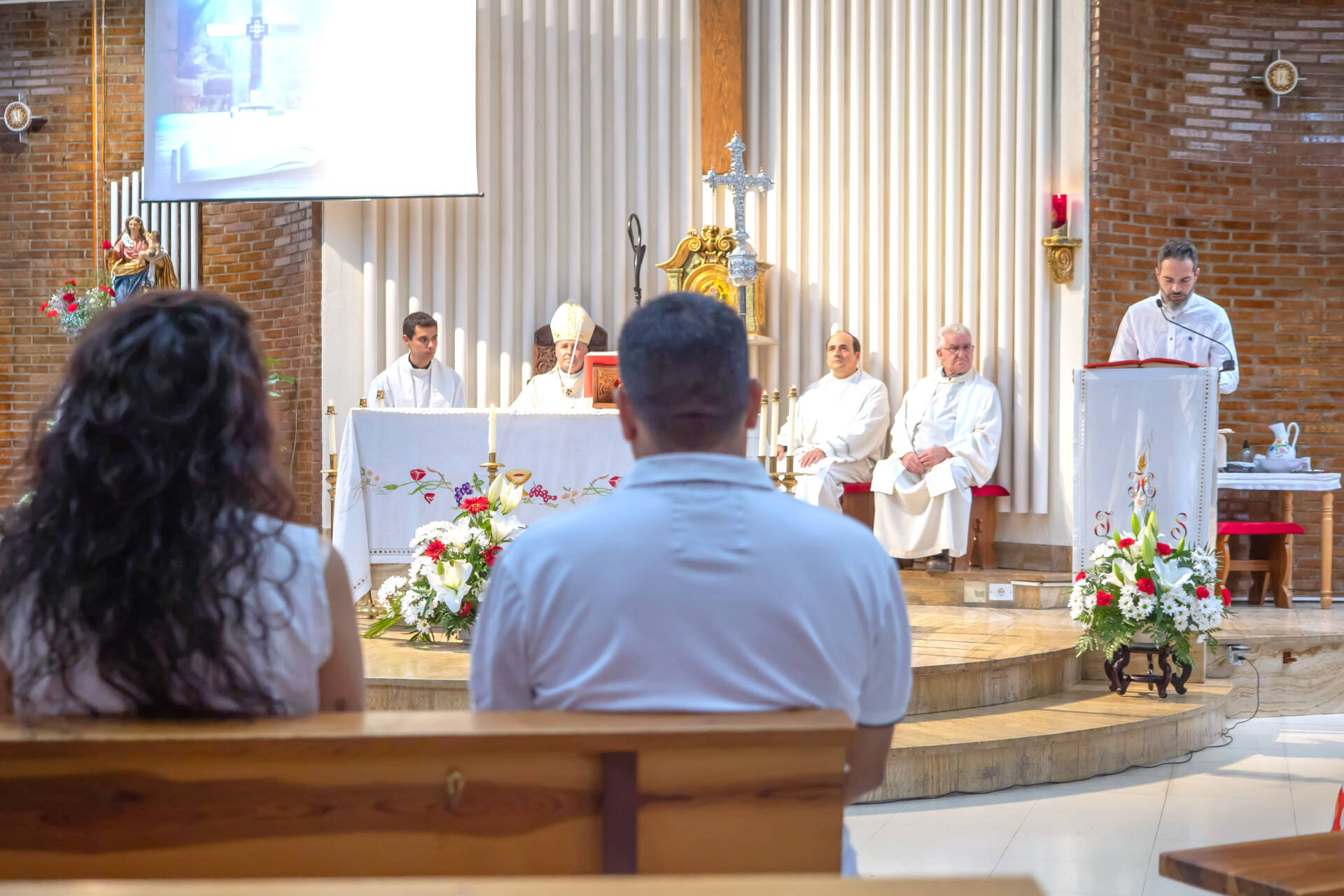 Once jóvenes reciben la confirmación en Miranda de Ebro 2 _1057060