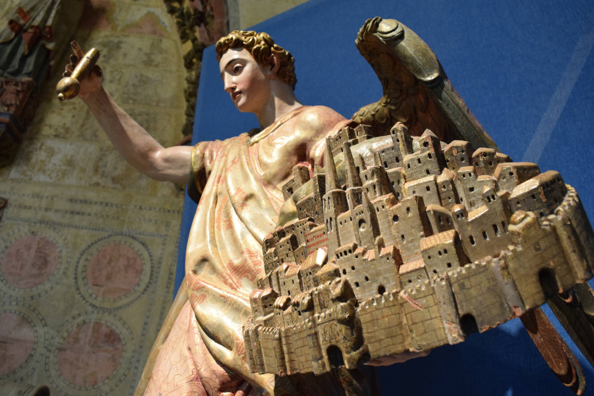 La Catedral de Burgos es ya «Lux» de esperanza 6 edades del hombre catedral ángel custodio