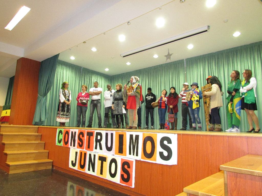 El polideportivo de los Jesuitas acoge el encuentro de las naciones 1 2015-01-16-18.56.33.jpg