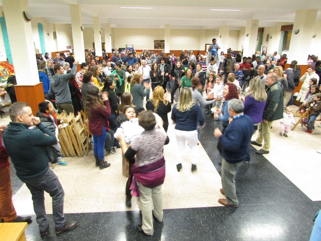 El polideportivo de los Jesuitas acoge el encuentro de las naciones 3 2015-01-16-19.44.05.jpg