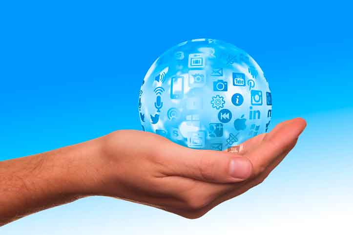 La comunicación al servicio de la comunidad humana 1 2018_misones_redessociales_comunicacion