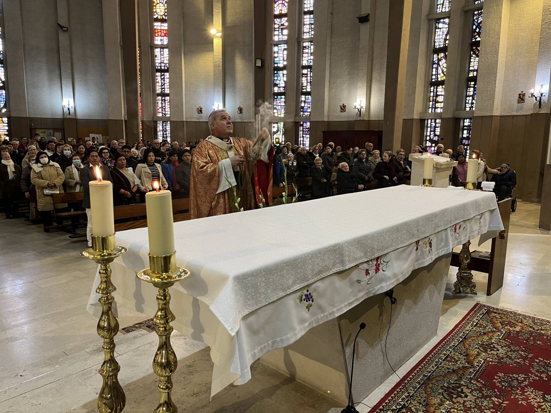 Mons. Iceta prosigue su visita a Gamonal en la parroquia de San Pablo 4 Mons. Iceta prosigue su visita a Gamonal en la parroquia de San Pablo