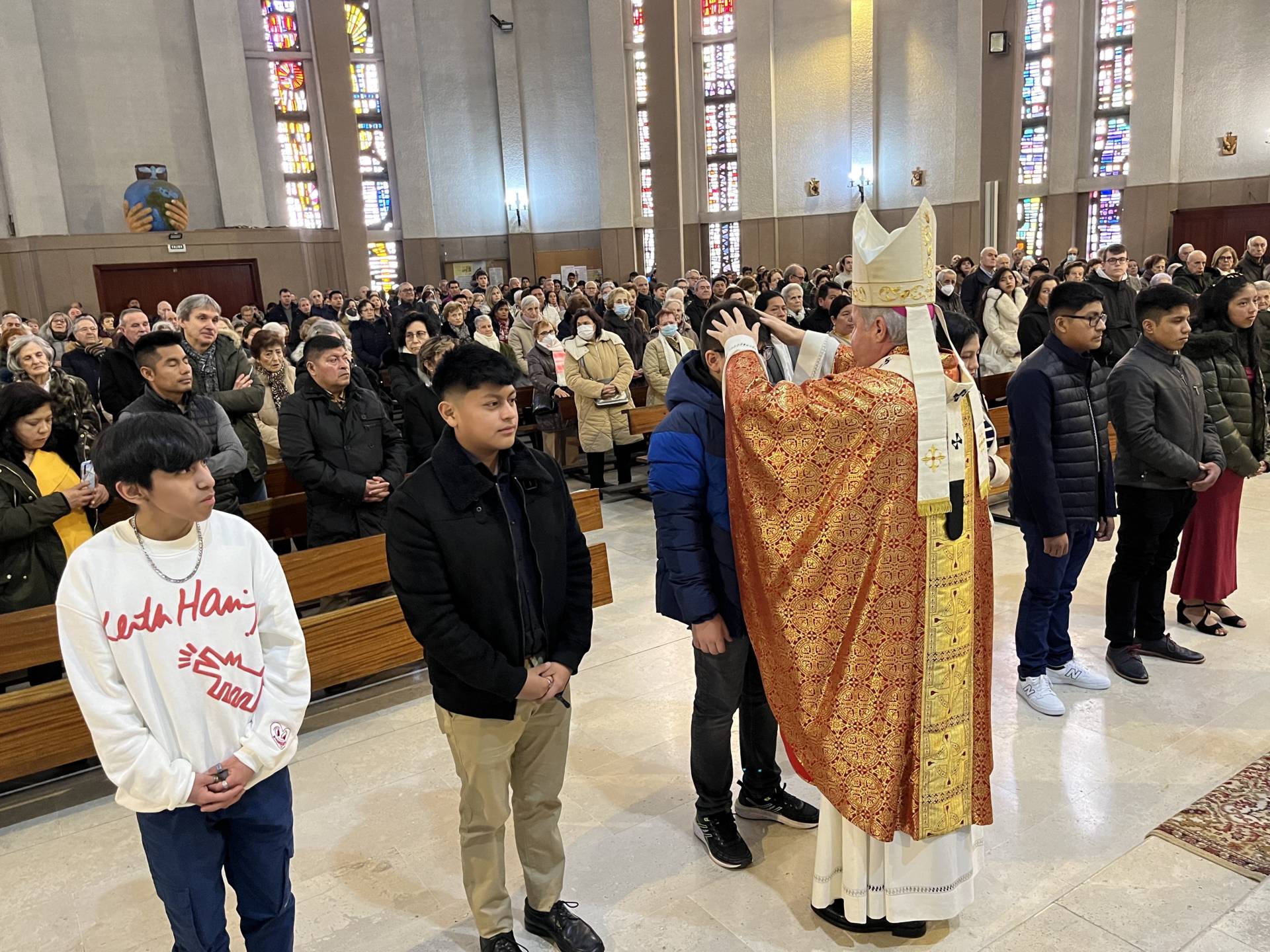 Mons. Iceta prosigue su visita a Gamonal en la parroquia de San Pablo 3 Mons. Iceta prosigue su visita a Gamonal en la parroquia de San Pablo