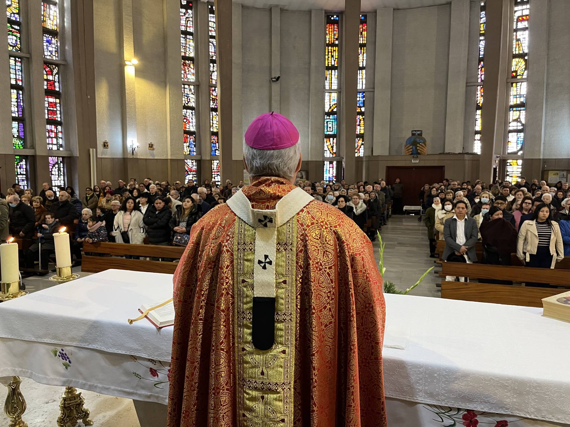 Mons. Iceta prosigue su visita a Gamonal en la parroquia de San Pablo 5 Mons. Iceta prosigue su visita a Gamonal en la parroquia de San Pablo