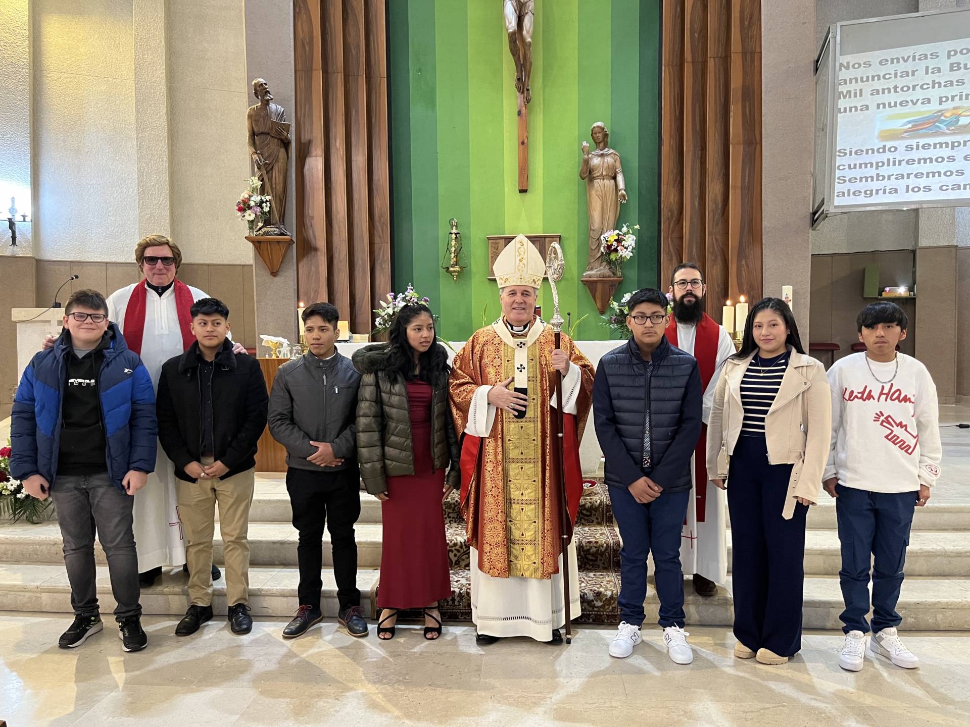 Mons. Iceta prosigue su visita a Gamonal en la parroquia de San Pablo 6 Mons. Iceta prosigue su visita a Gamonal en la parroquia de San Pablo