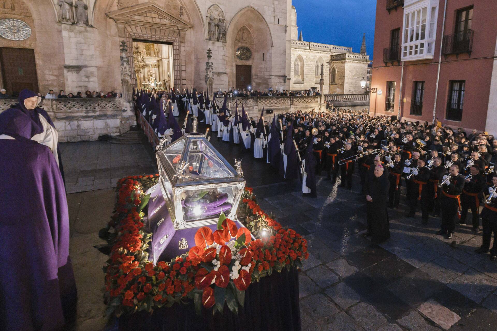 La ciudad enmudece ante el paso del Cristo Yacente 1 20250418_Traslado del Cristo Yacente y Procesión del Santo Entierro_@rodrigomenaruiz_0014