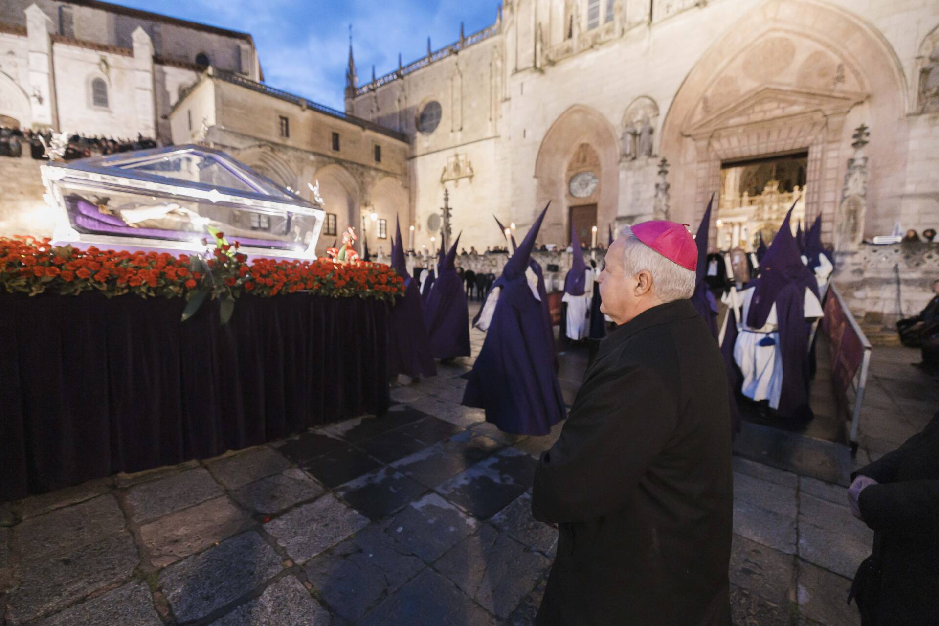 La ciudad enmudece ante el paso del Cristo Yacente 2 20250418_Traslado del Cristo Yacente y Procesión del Santo Entierro_@rodrigomenaruiz_0015