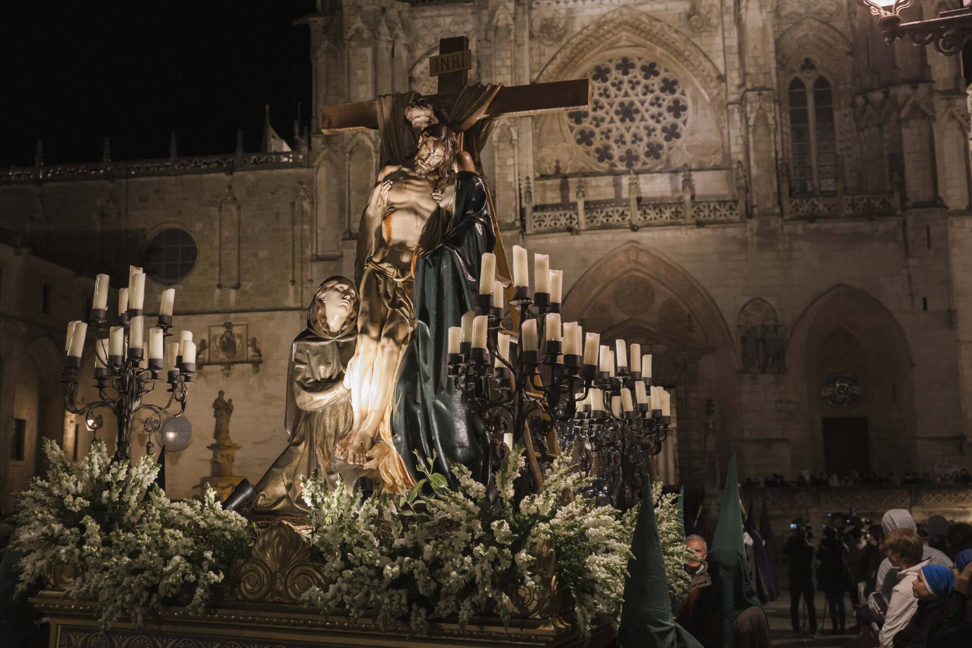 La ciudad enmudece ante el paso del Cristo Yacente 6 20250418_Traslado del Cristo Yacente y Procesión del Santo Entierro_@rodrigomenaruiz_0047