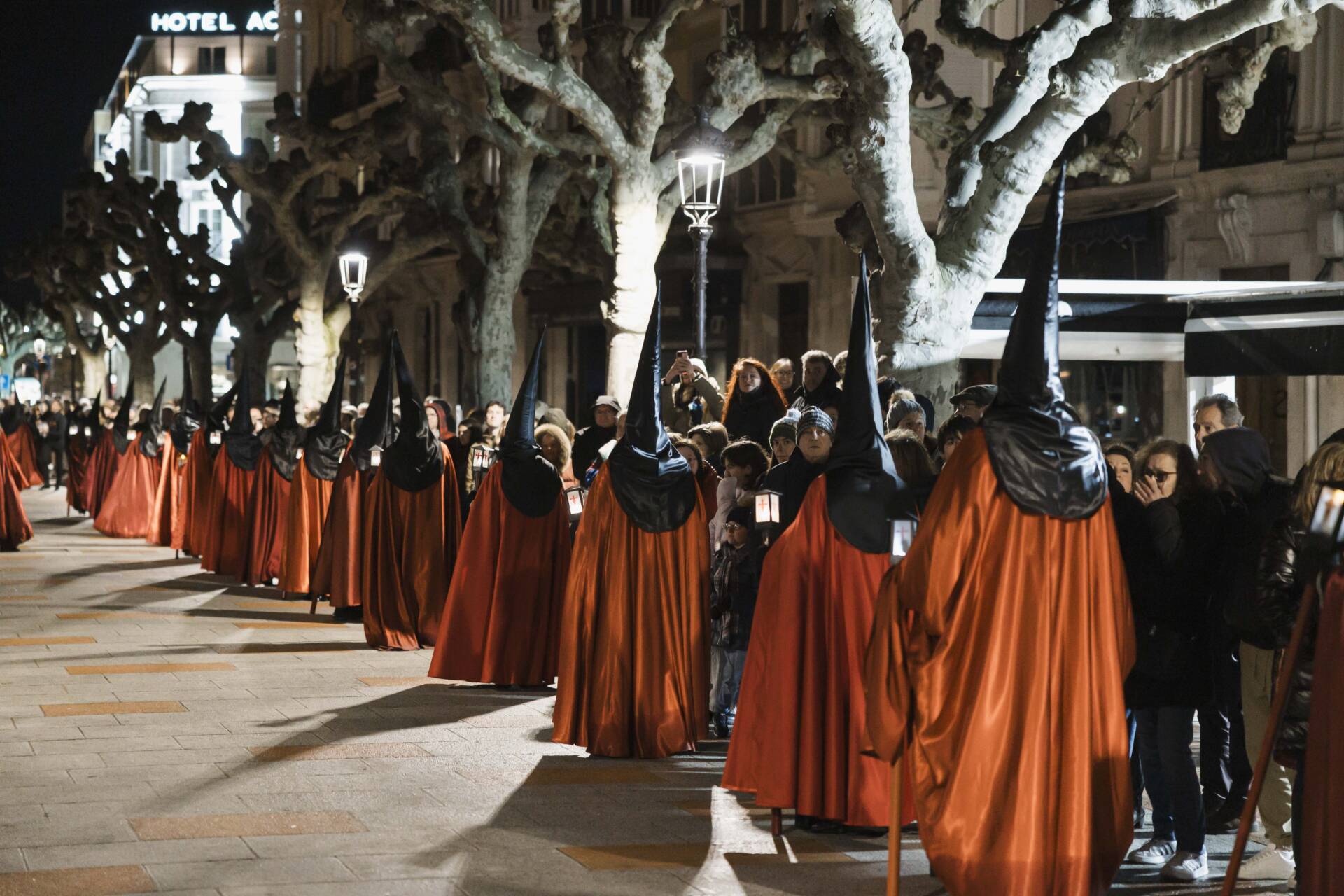 La ciudad enmudece ante el paso del Cristo Yacente 5 20250418_Traslado del Cristo Yacente y Procesión del Santo Entierro_@rodrigomenaruiz_0079
