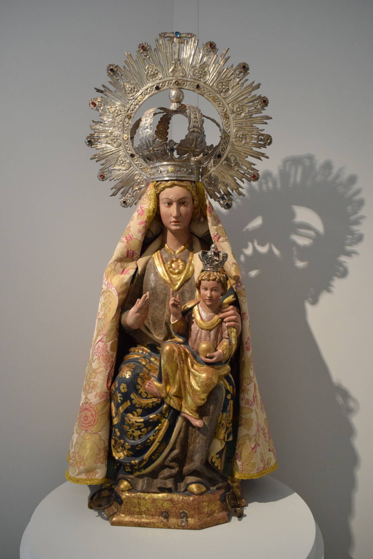 La Catedral de Burgos es ya «Lux» de esperanza 11 edades del hombre virgen maría