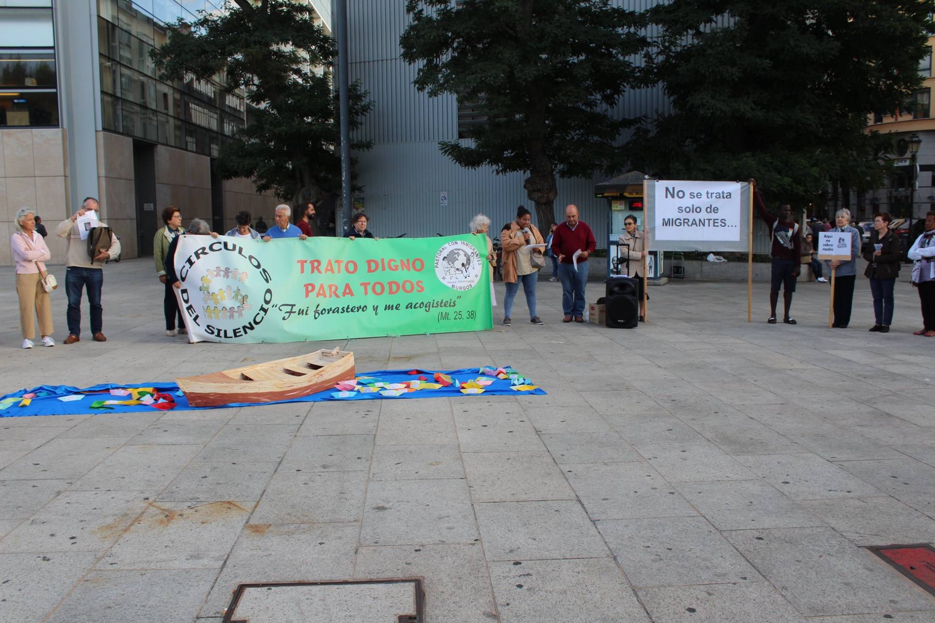 El Círculo de Silencio da inicio a la celebración de la Jornada del Migrante y el Refugiado 3 Circulo de silenio 68 b