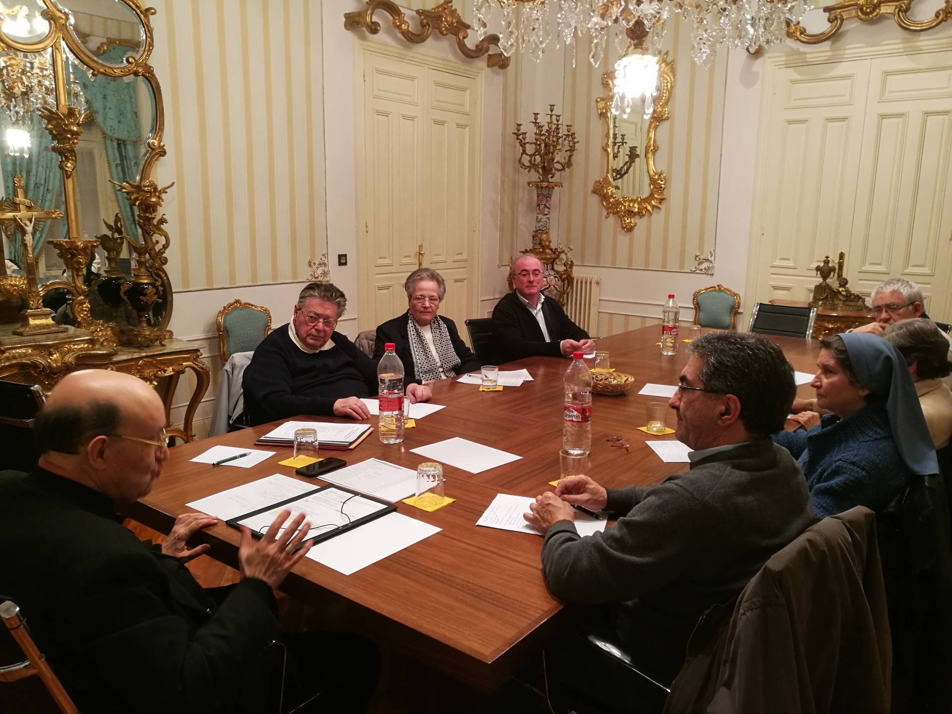 El arzobispo se reúne con la Junta de Confer tras haber visitado 70 comunidades de vida activa 3 Confer 1