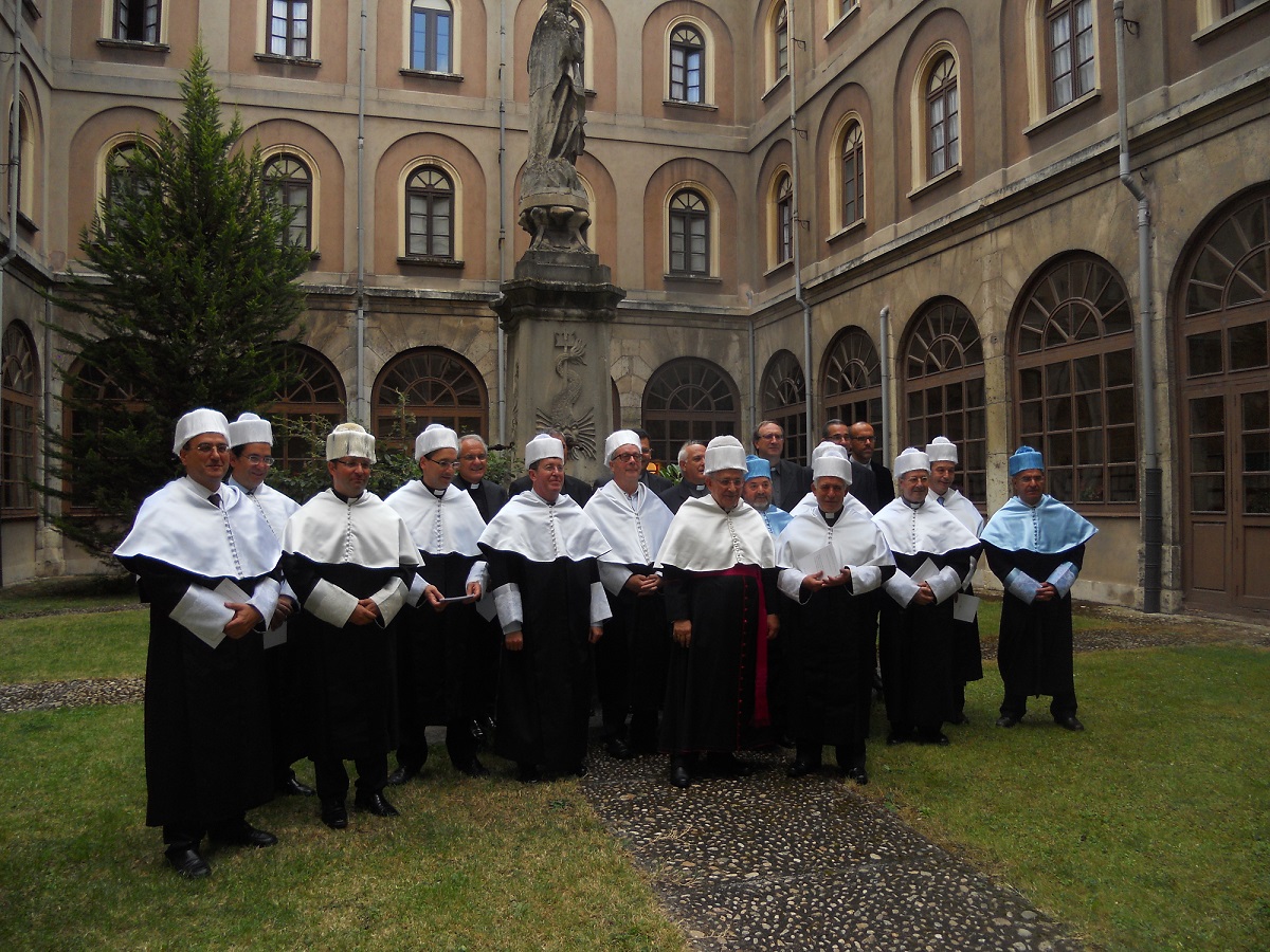 Santa Teresa de Jesús marca el inicio de curso en la Facultad de Teología 1 DSCN9637