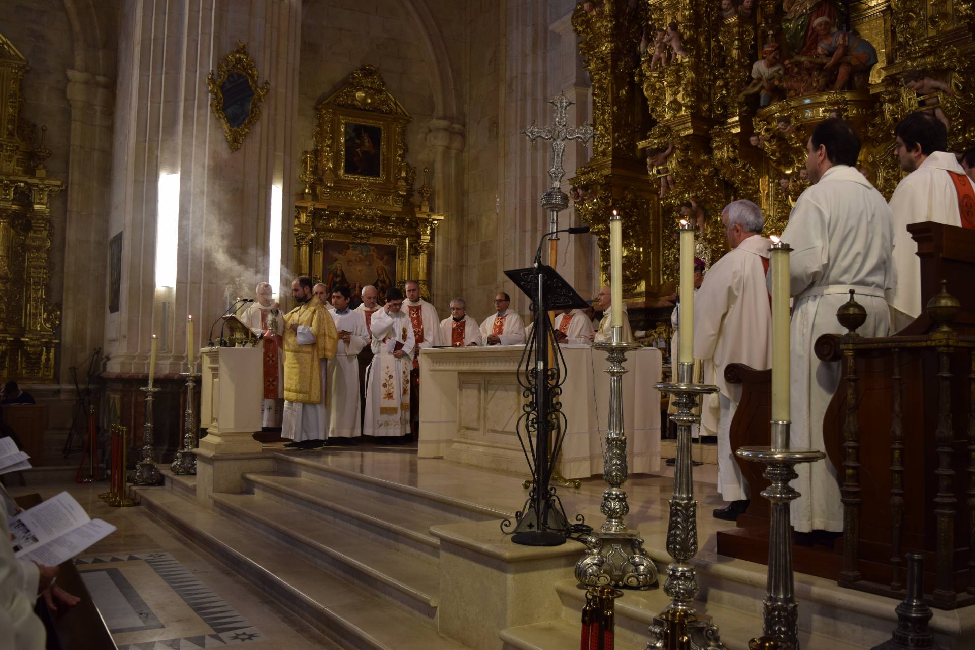 El arzobispo llama a los sacerdotes a vivir una «fidelidad creativa» para servir mejor 2 crismal 2