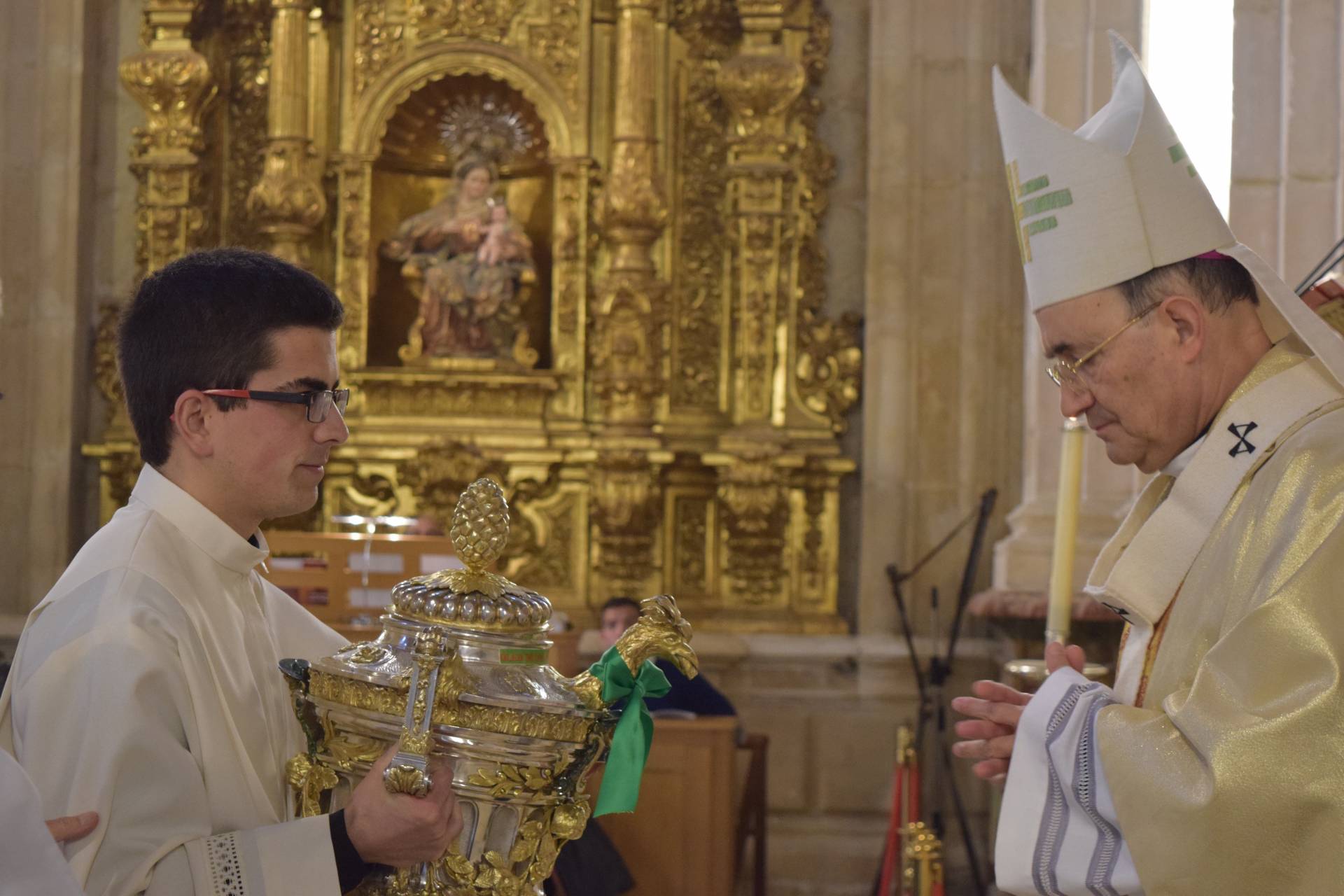 El arzobispo llama a los sacerdotes a vivir una «fidelidad creativa» para servir mejor 4 crismal 4