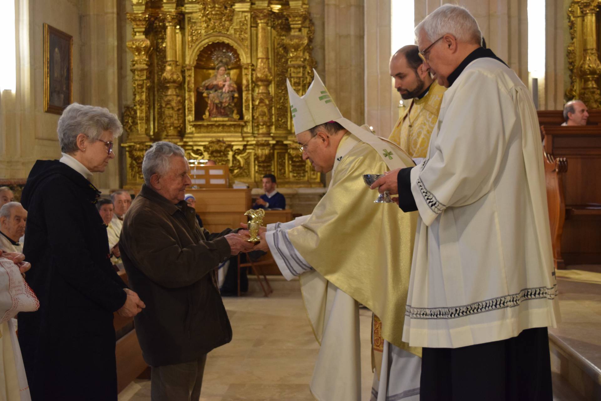 El arzobispo llama a los sacerdotes a vivir una «fidelidad creativa» para servir mejor 6 crismal 7
