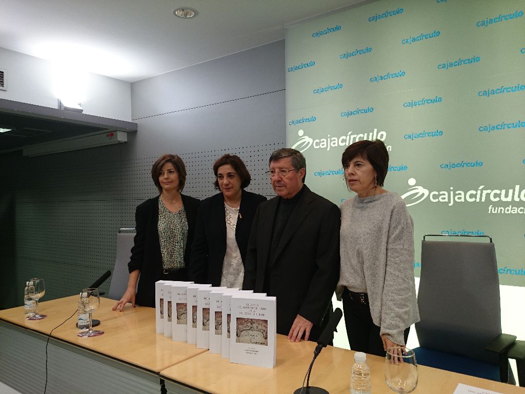 El Cabildo y Cajacírculo presentan la informatización y catalogación de las actas capitulares de la catedral 2 archivo equipo