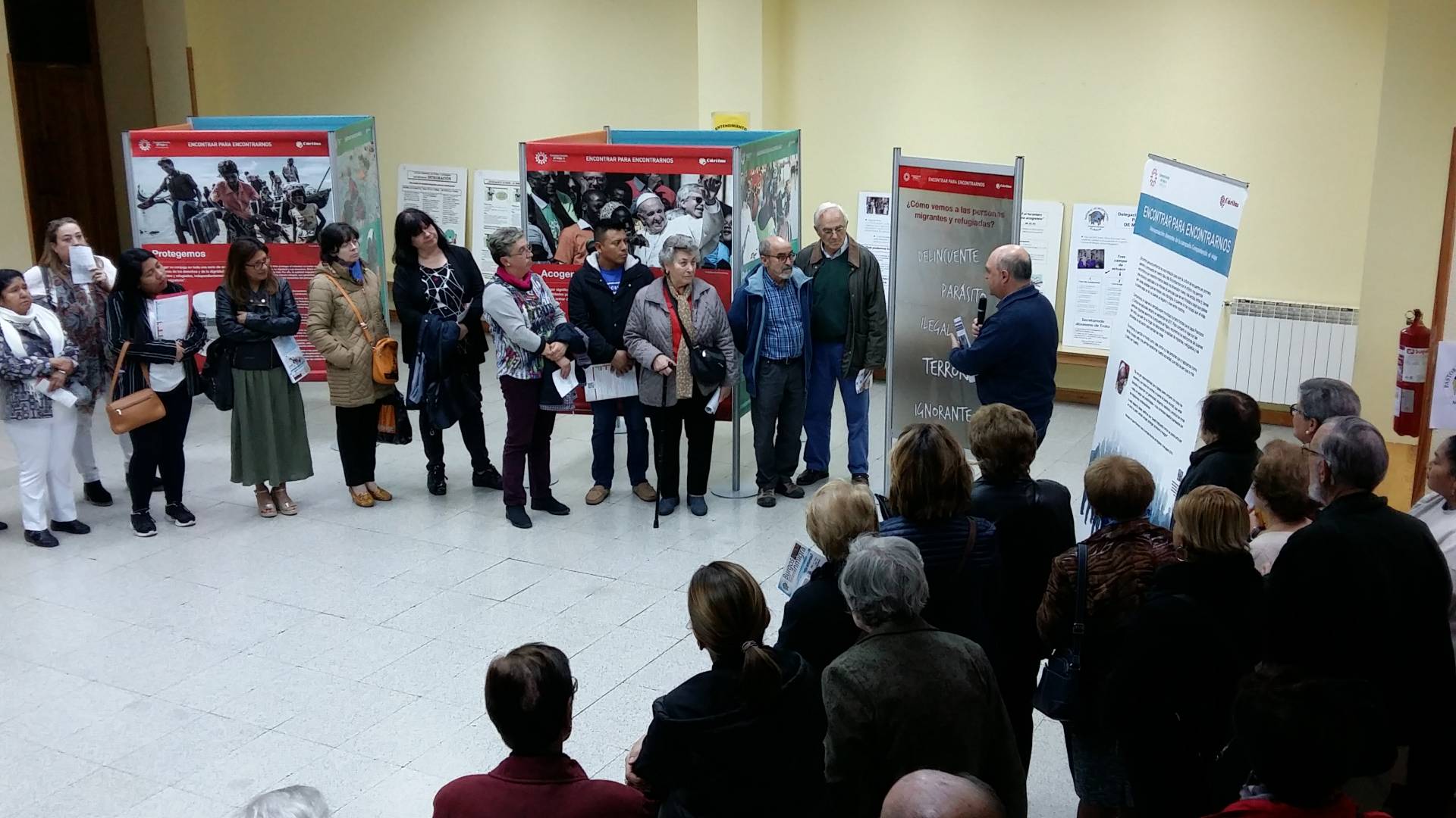Música y testimonios acompañan la inauguración de la exposición «Encontrar para encontrarnos» 9 Exposicion acoger Miranda 2
