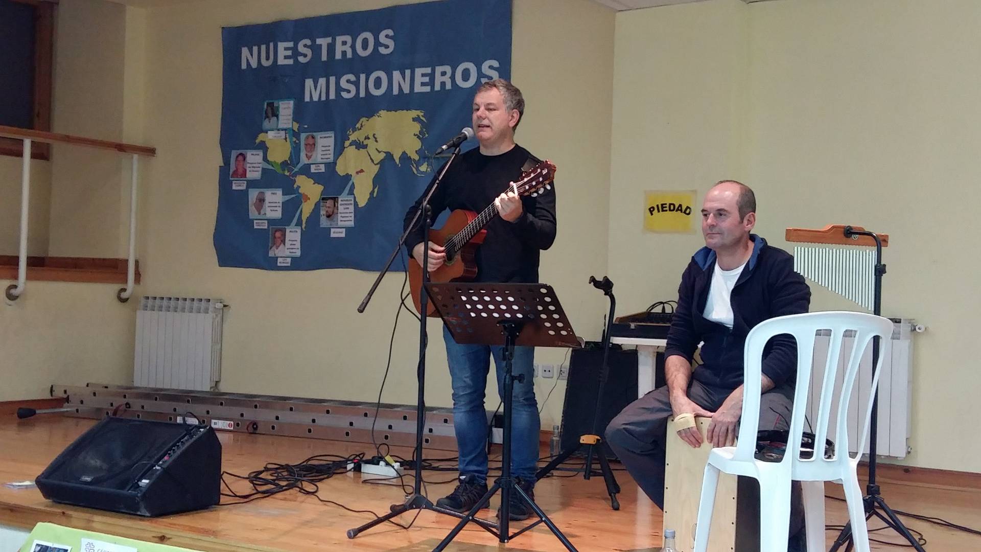 Música y testimonios acompañan la inauguración de la exposición «Encontrar para encontrarnos» 5 Exposicion acoger Miranda 3