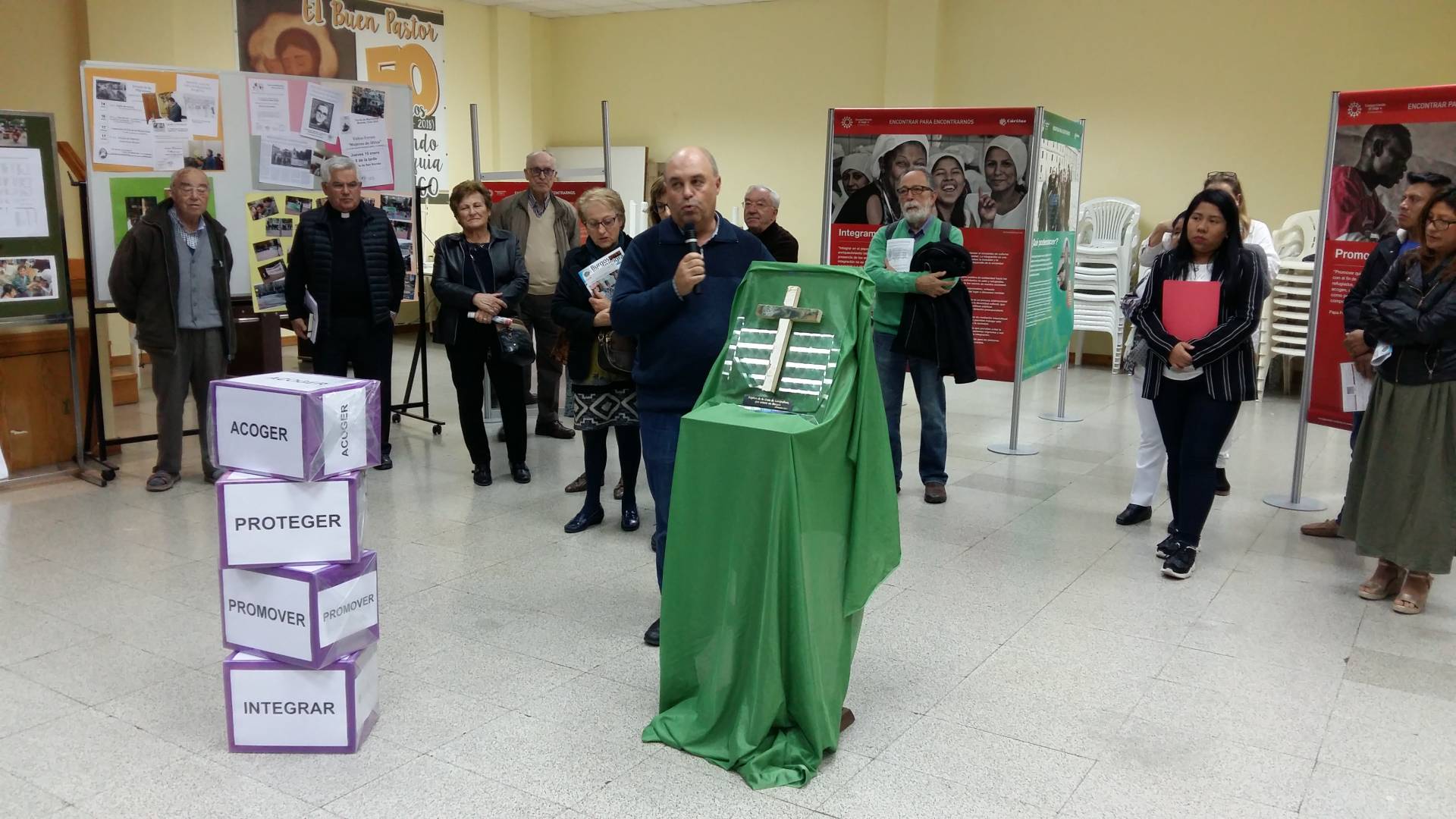 Música y testimonios acompañan la inauguración de la exposición «Encontrar para encontrarnos» 1 Exposicion acoger Miranda 6