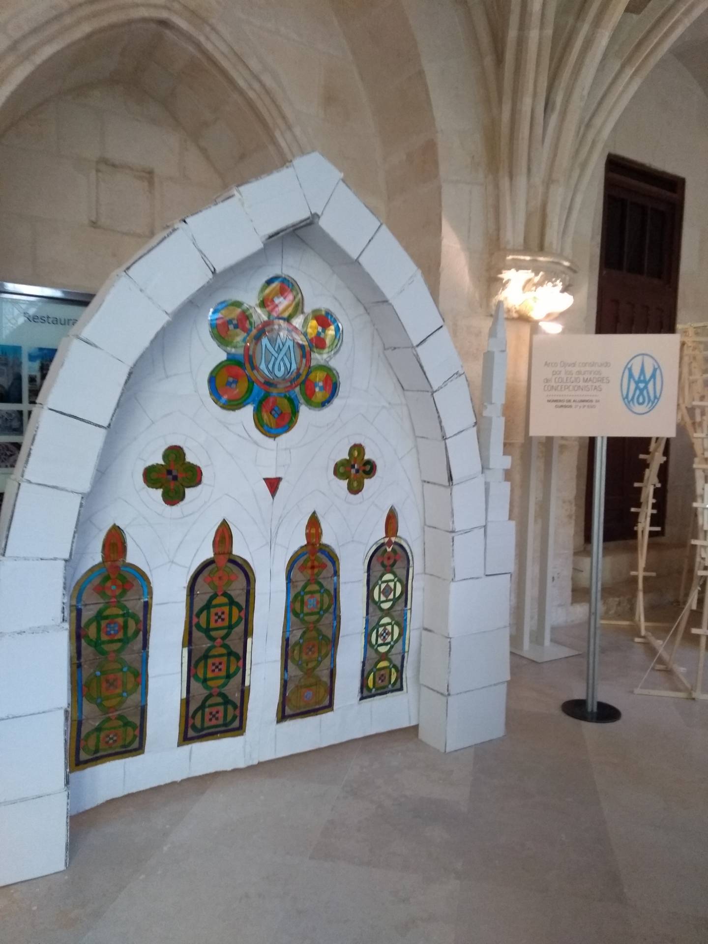 Estudiantes burgaleses emulan a los maestros constructores del gótico 3 IMG_20190212_110032213