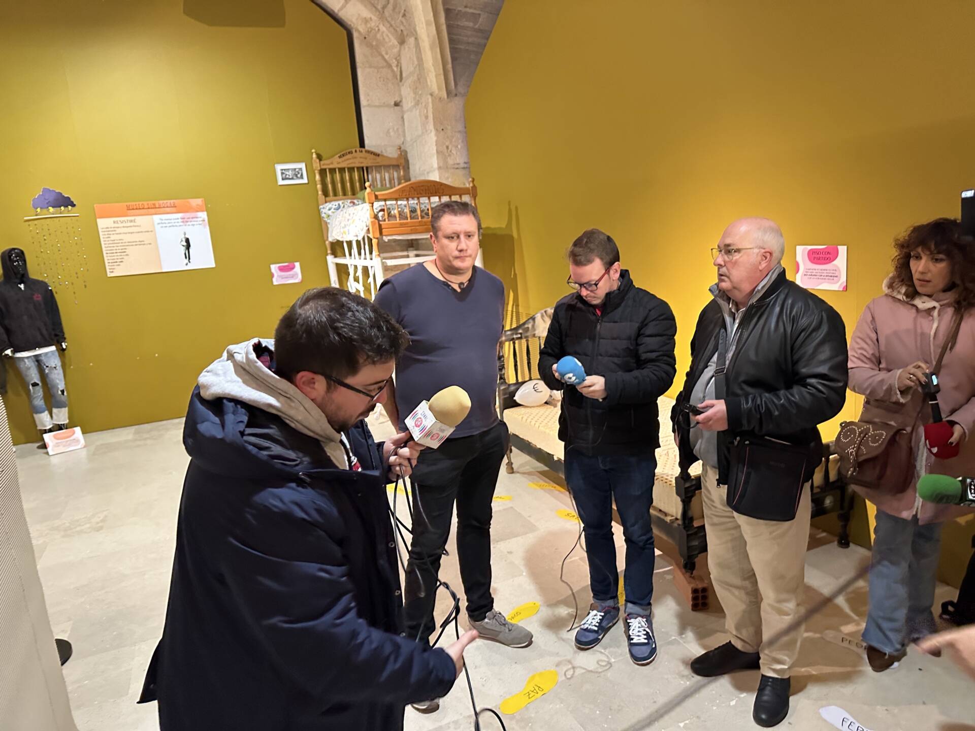 Más de 50 voluntarios y personas sin hogar de Caritas exponen en la sala Valentín Palencia de la Catedral 2 IMG_8146