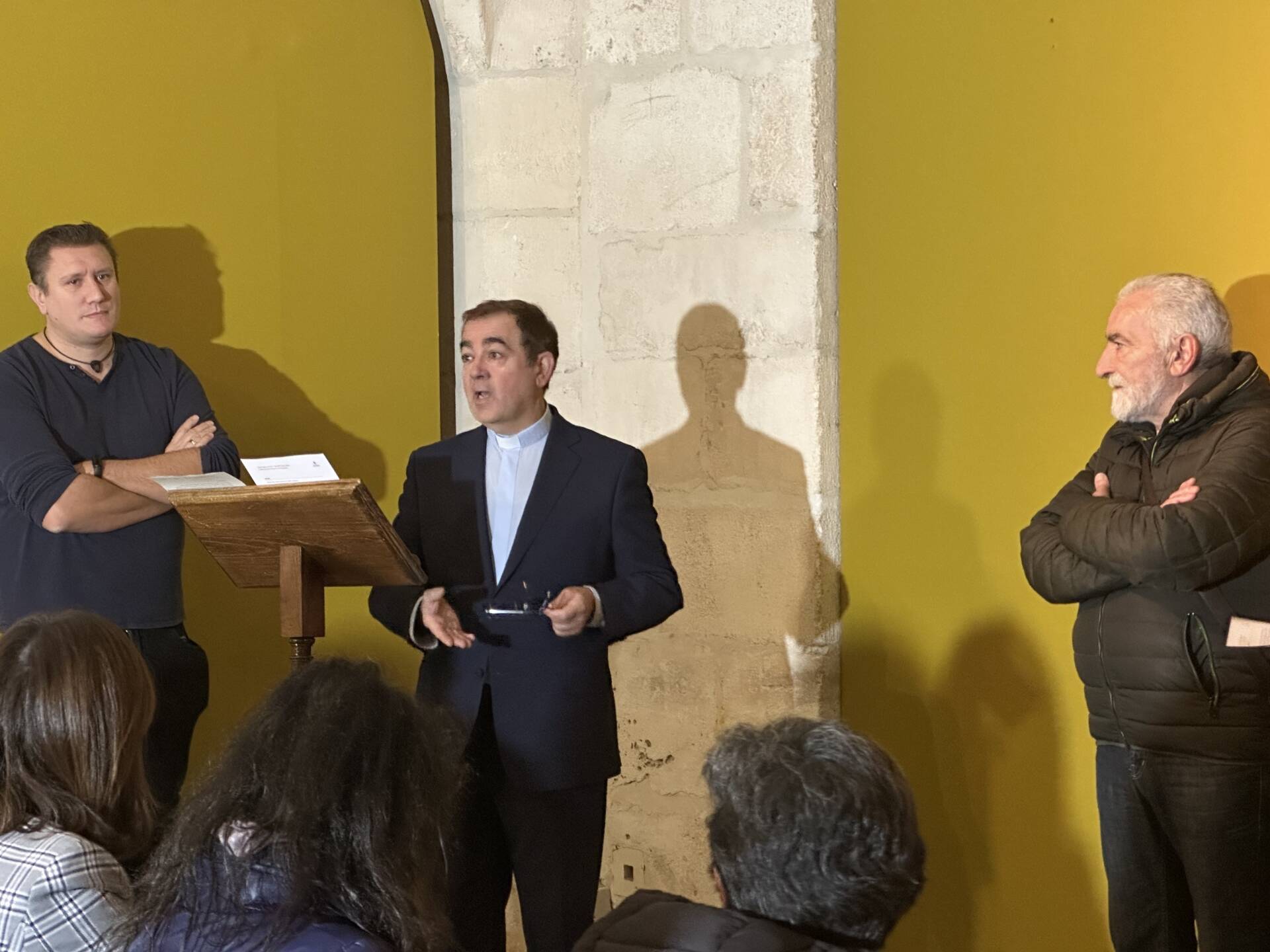 Más de 50 voluntarios y personas sin hogar de Caritas exponen en la sala Valentín Palencia de la Catedral 4 IMG_8156