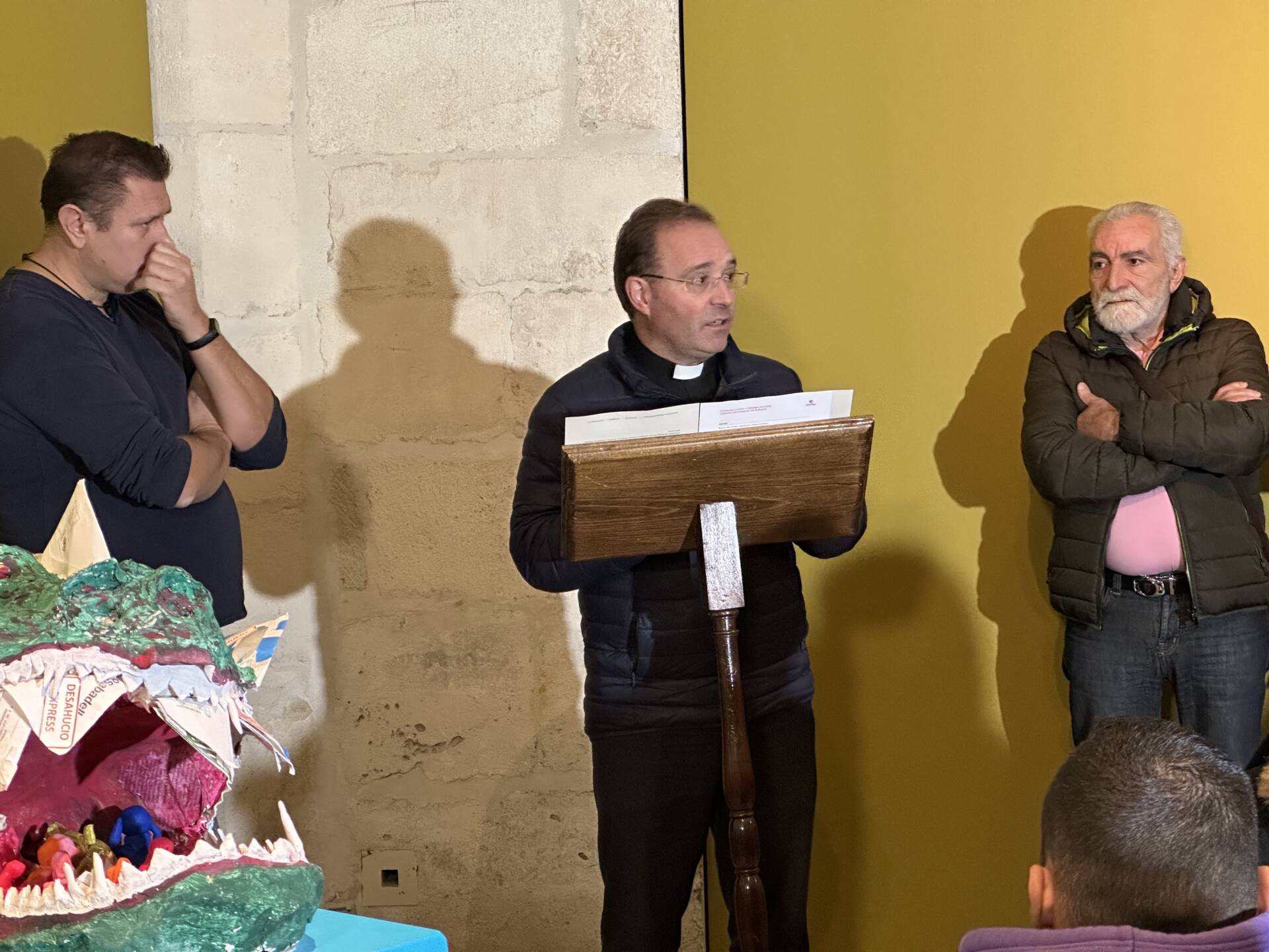 Más de 50 voluntarios y personas sin hogar de Caritas exponen en la sala Valentín Palencia de la Catedral 6 IMG_8163