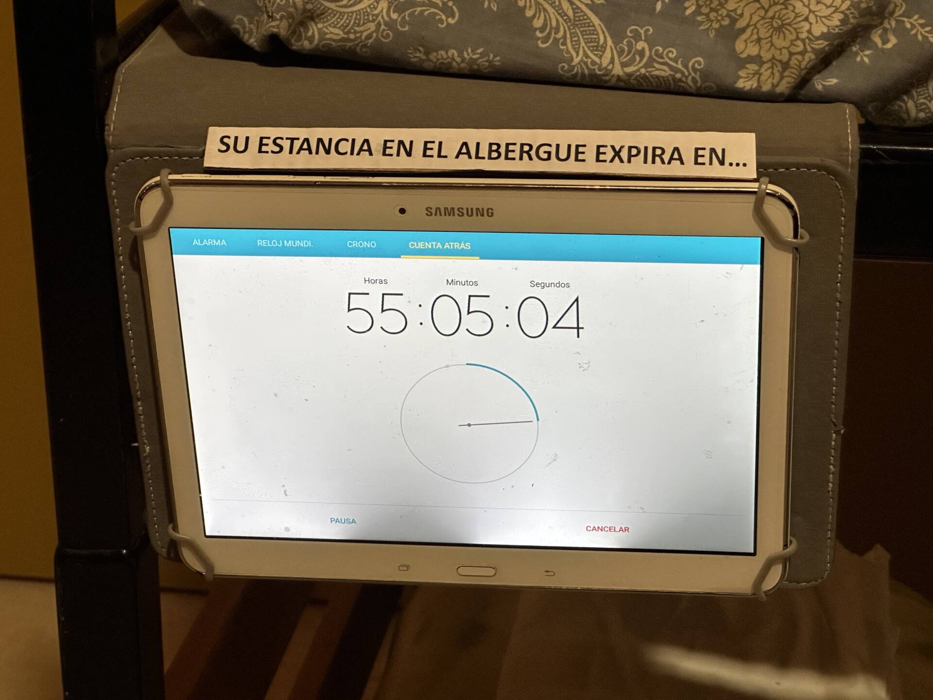 Más de 50 voluntarios y personas sin hogar de Caritas exponen en la sala Valentín Palencia de la Catedral 15 IMG_8173