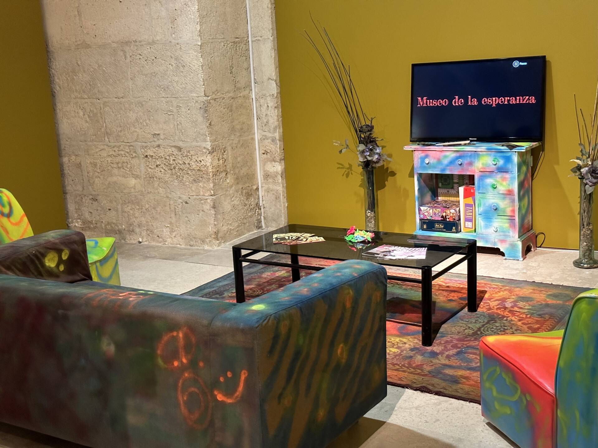 Más de 50 voluntarios y personas sin hogar de Caritas exponen en la sala Valentín Palencia de la Catedral 17 IMG_8180