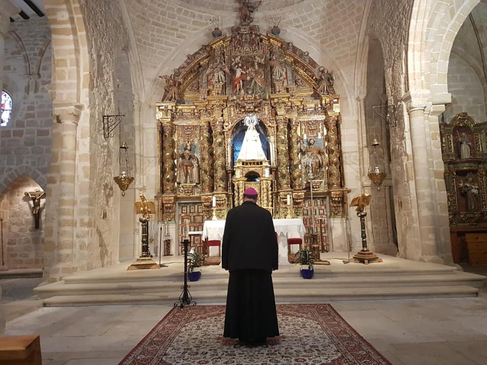El arzobispo concluye su visita a la unidad de atención pastoral de Medina 1 Medina 1