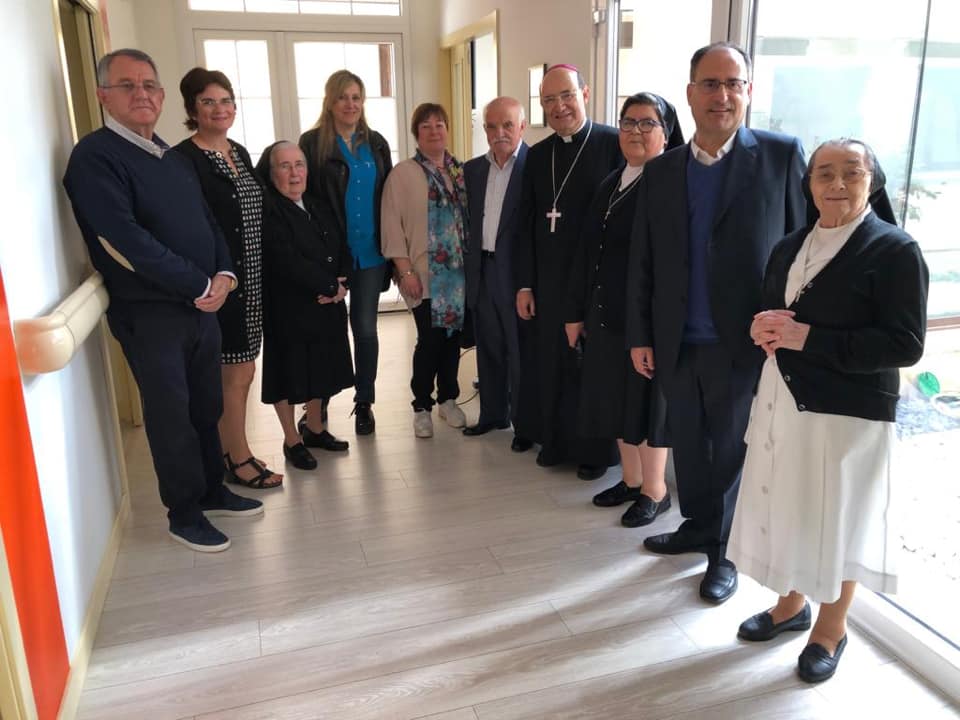 El arzobispo concluye su visita a la unidad de atención pastoral de Medina 10 Medina 10