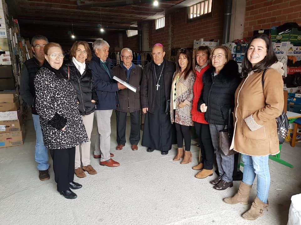 El arzobispo concluye su visita a la unidad de atención pastoral de Medina 3 Medina 3
