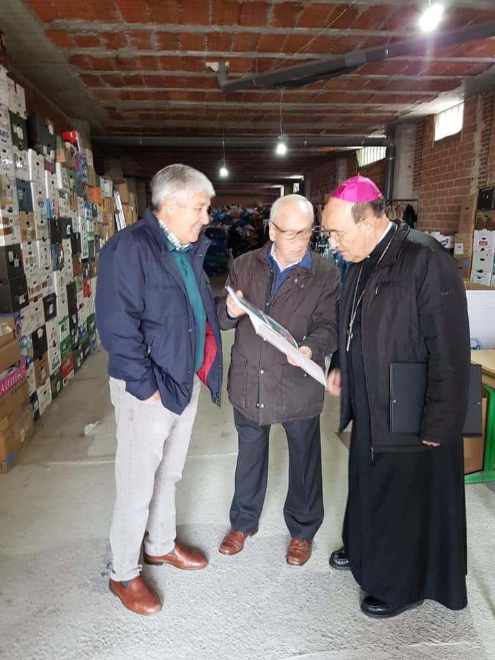 El arzobispo concluye su visita a la unidad de atención pastoral de Medina 4 Medina 4
