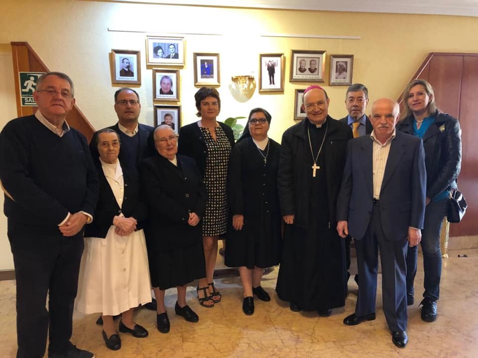 El arzobispo concluye su visita a la unidad de atención pastoral de Medina 7 Medina 7