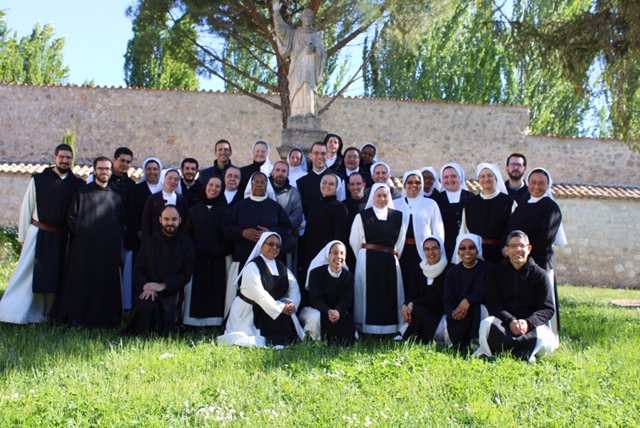Monjes y monjas cistercienses y benedictinos concluyen un curso en Las Huelgas 1 Monjes y monjas