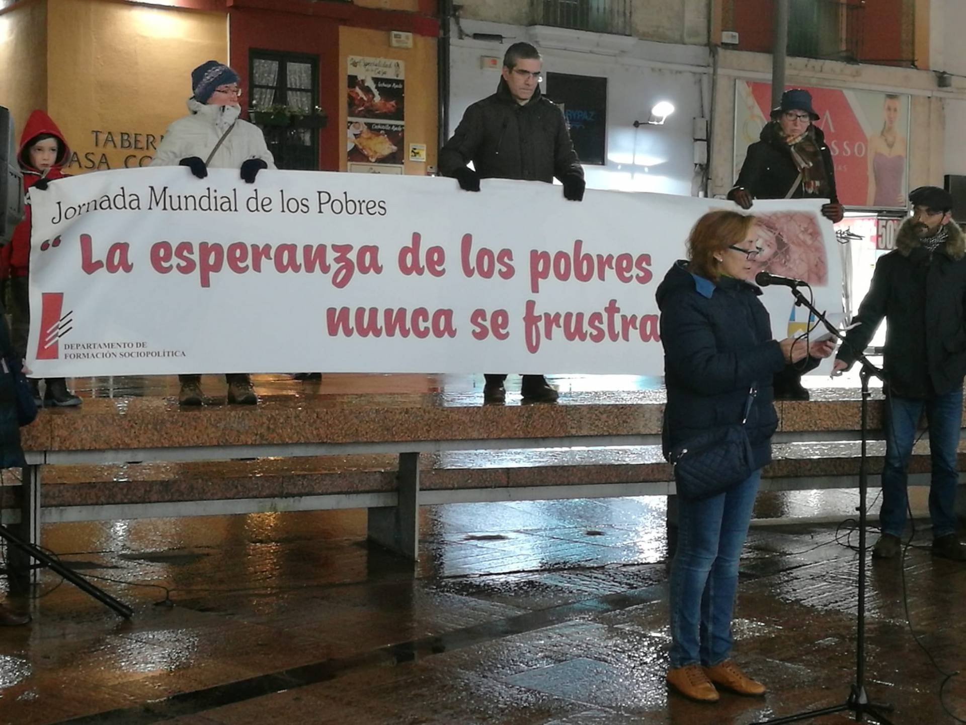 Un acto público para visibilizar los rostros de la pobreza 5 Pobres 6