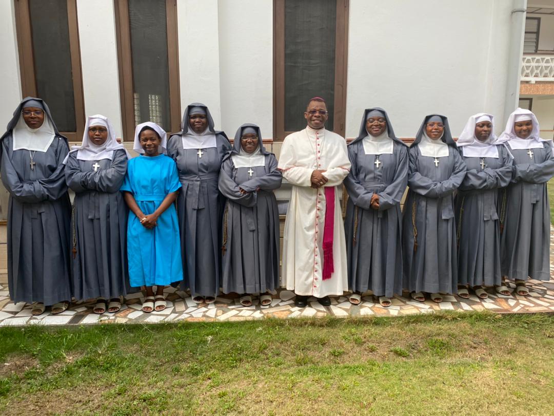 «El Señor me preparó en el convento de Burgos y me hizo un regalo, que fue volver a mi país de origen» 1 salesas vocaciones nativas guinea ecuatorial misión