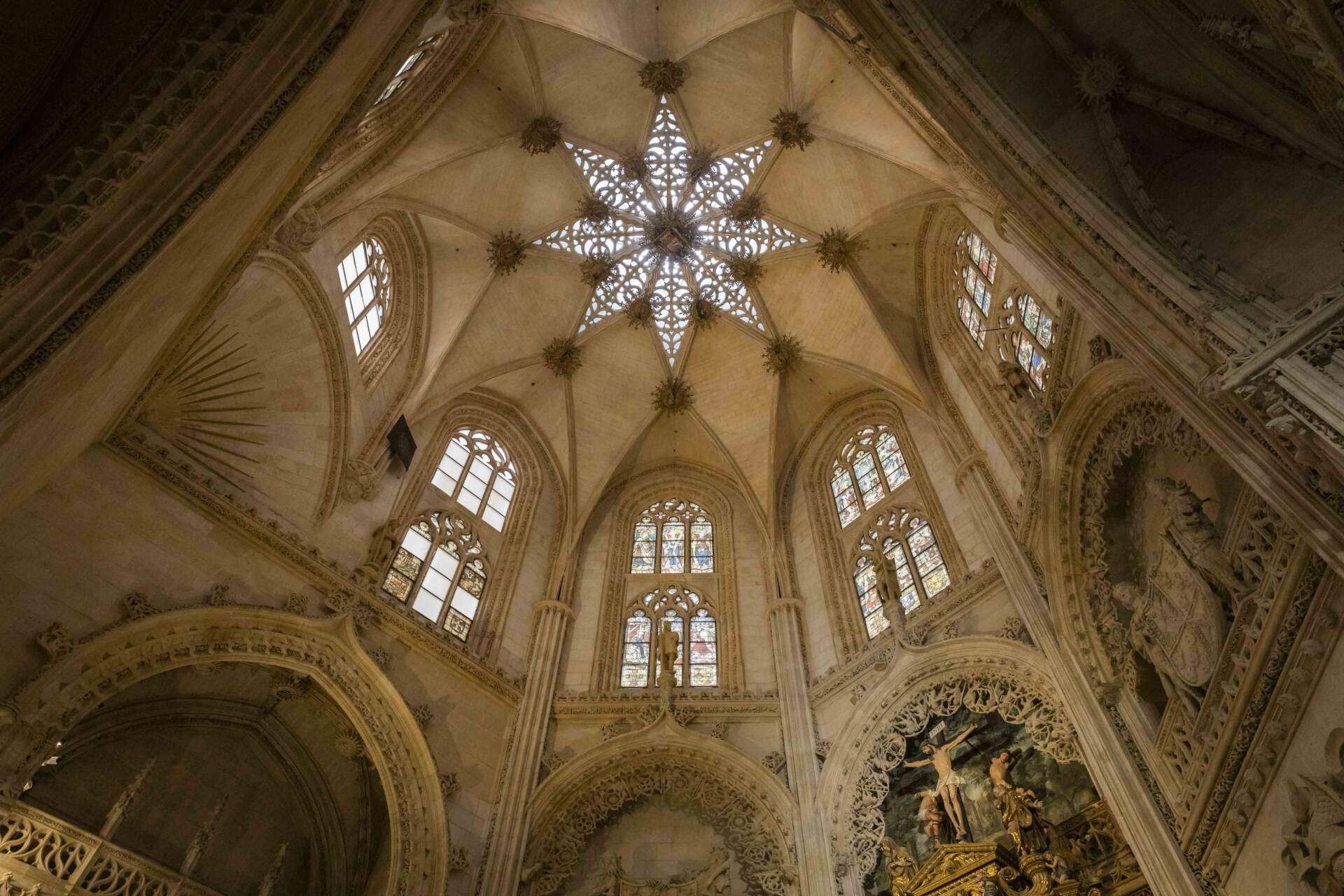 Acuerdo interadministrativo para solicitar al Ministerio de Cultura la restauración de las vidrieras de la capilla de los Condestables 5 vidrieras catedral burgos condestables presupuestos generales