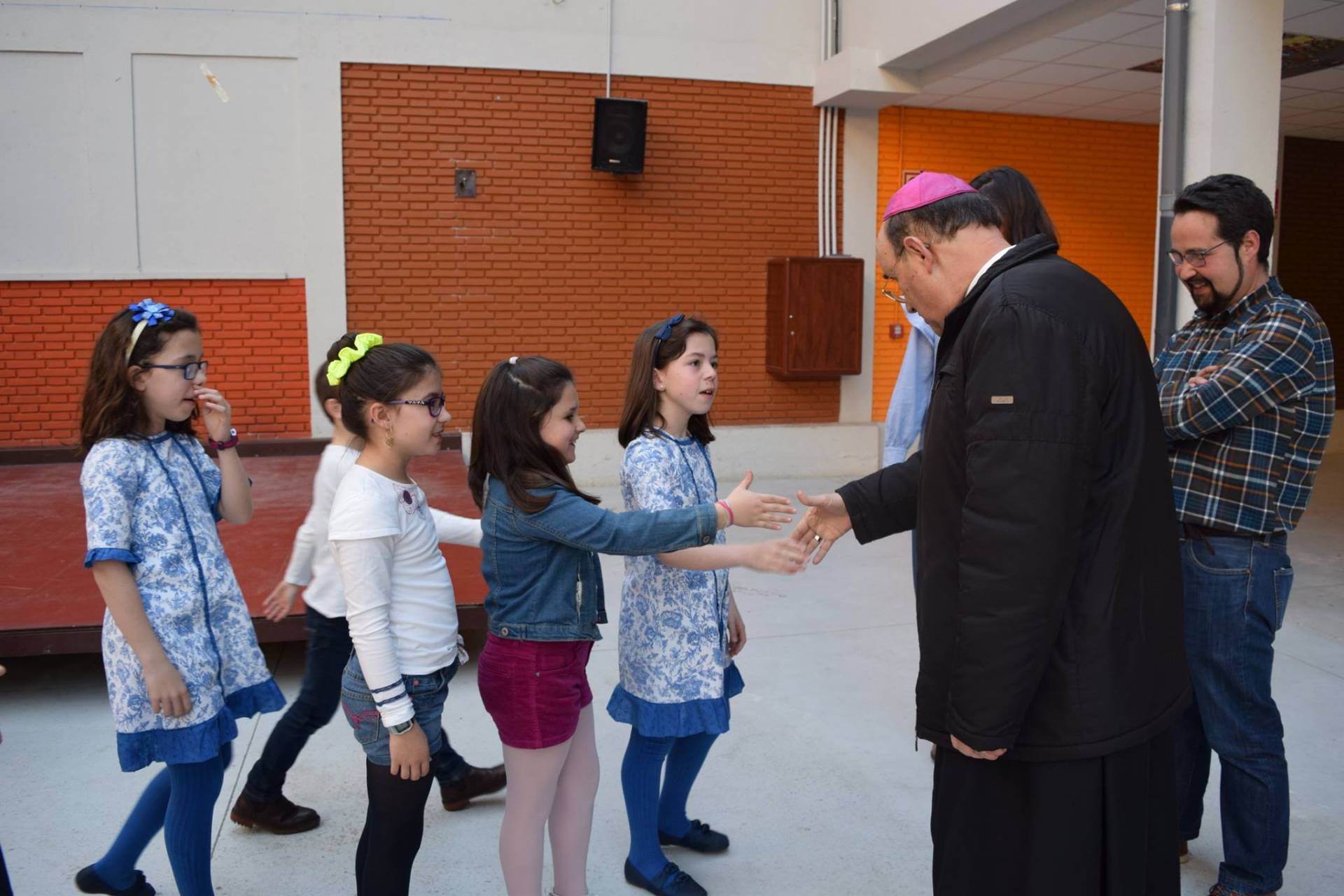 El arzobispo visita la unidad de atención pastoral de Villarcayo 3 Villarcayo 1