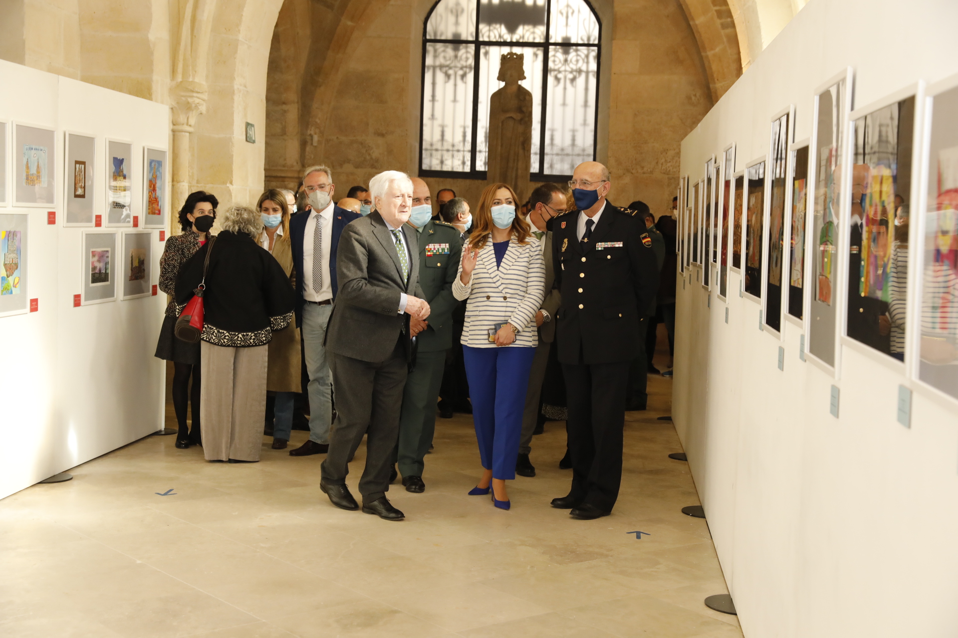 La delegada del Gobierno en Castilla y León visita la Catedral y dos de sus exposiciones 2 Virgnia Barcones 3
