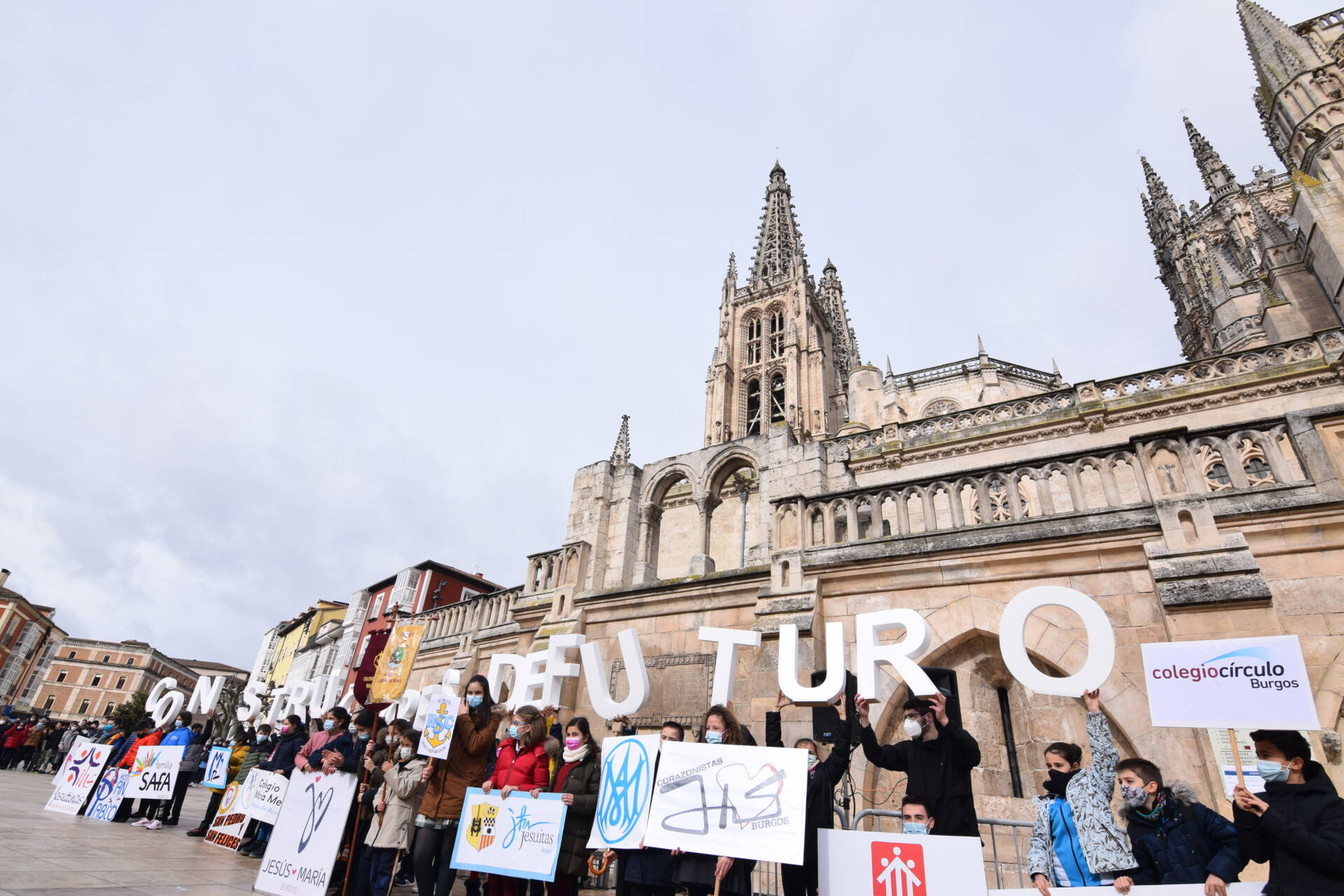 Abrazar la Catedral y construir un futuro mejor 3 abrazar la catedral escuelas católicas