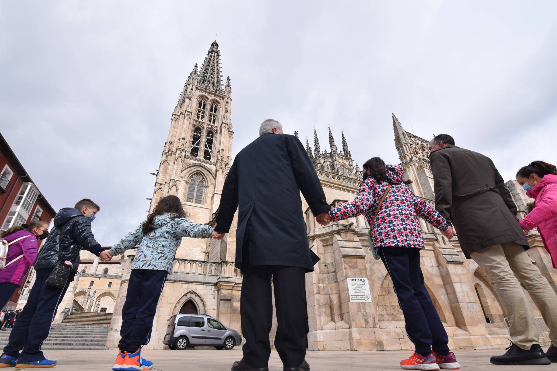 Abrazar la Catedral y construir un futuro mejor 1 abrazar la catedral escuelas católicas