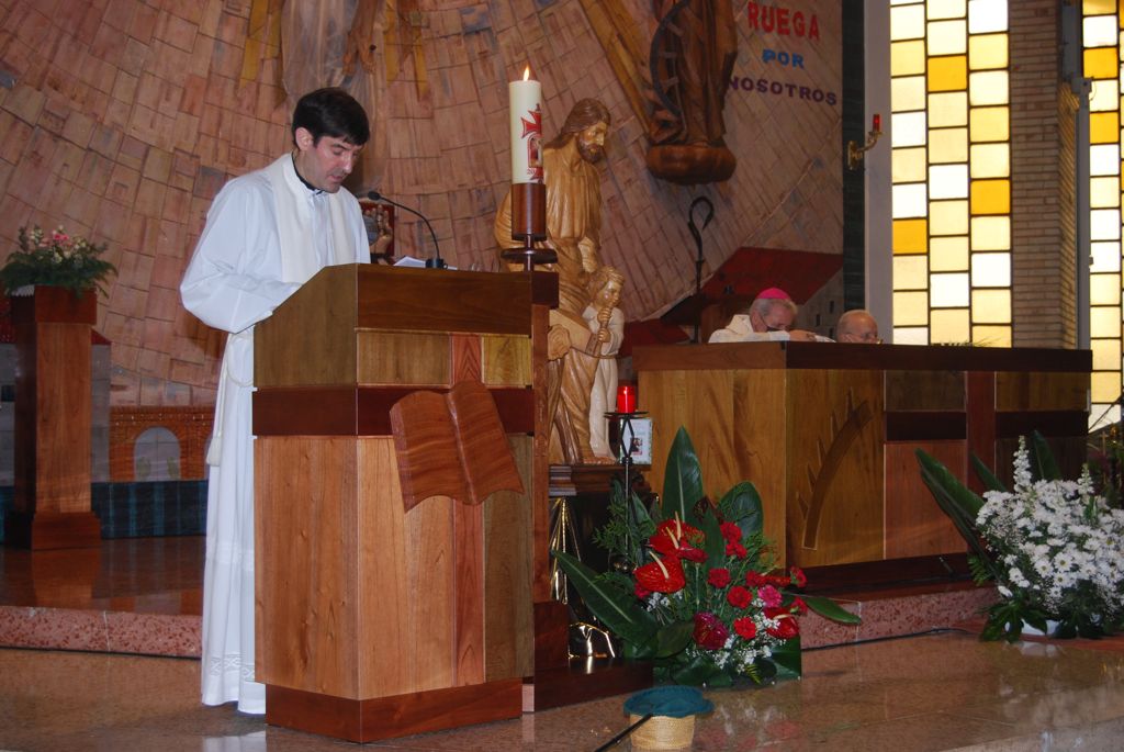 Nuevo altar de cedro para la iglesia de Santa Catalina 2 altar2