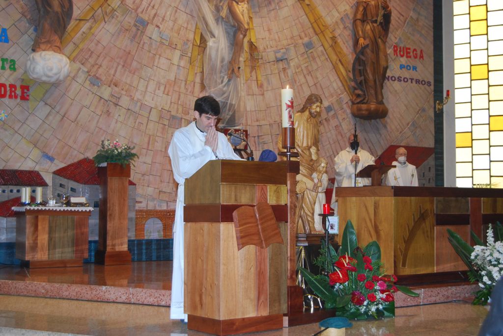 Nuevo altar de cedro para la iglesia de Santa Catalina 3 altar consagración santa catalina aranda