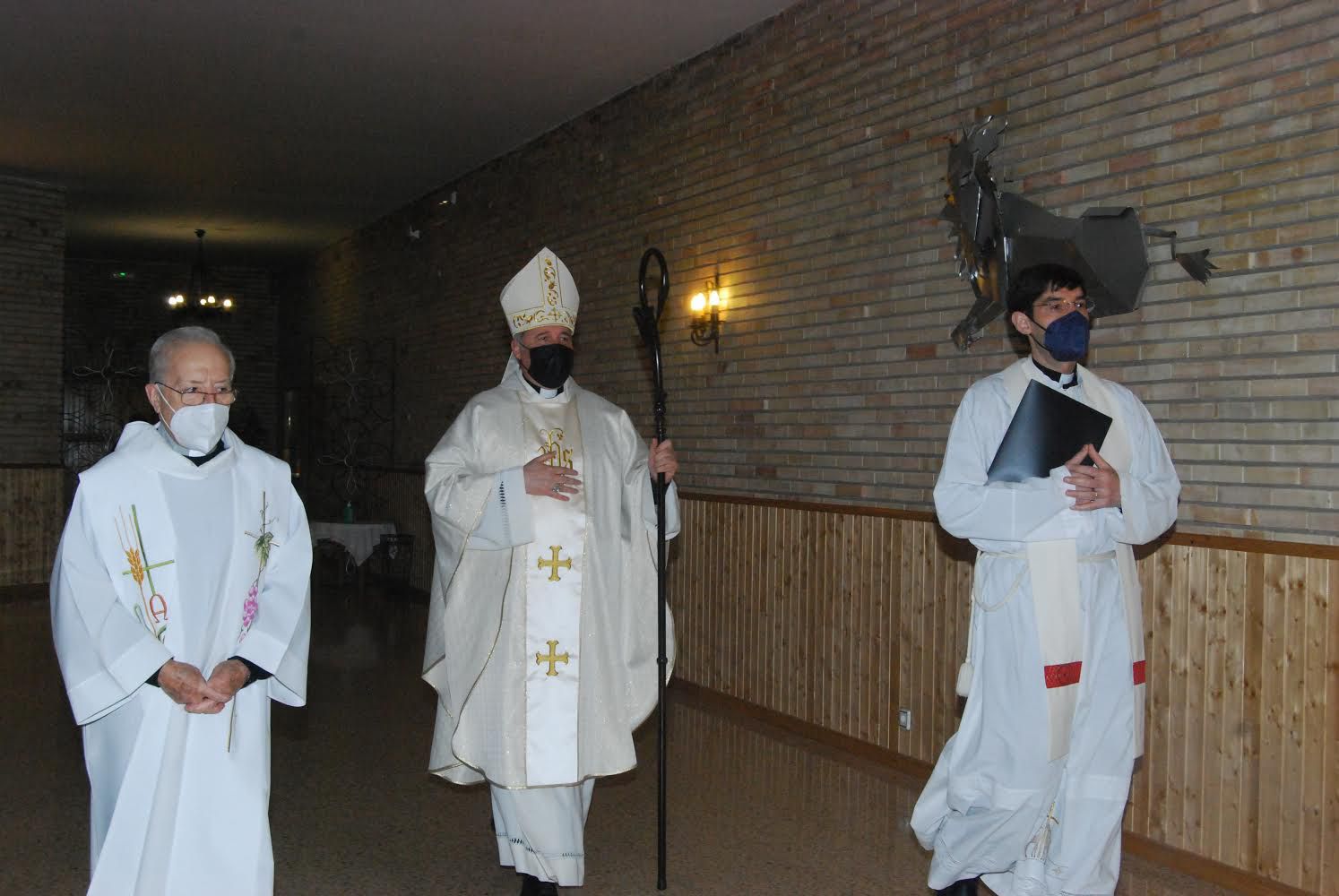 Nuevo altar de cedro para la iglesia de Santa Catalina 4 altar consagración santa catalina aranda