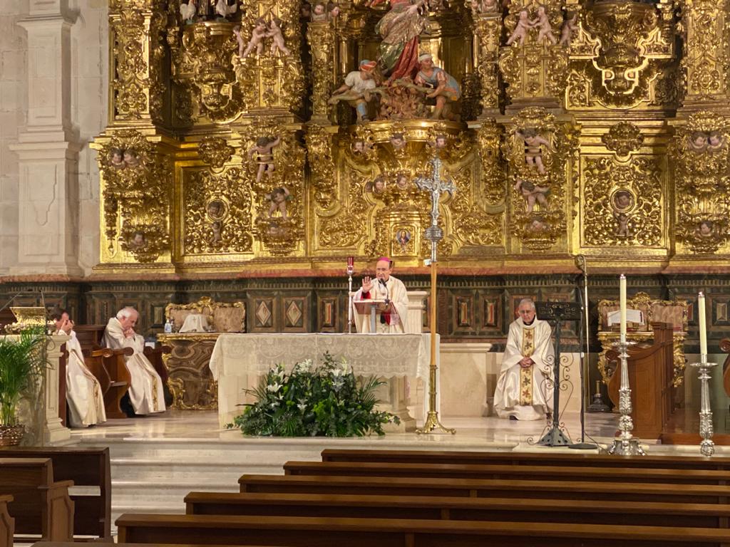 Un amor que se hace entrega en eucaristía, sacerdocio, y fraternidad 2 amor jueves santo catedral 2