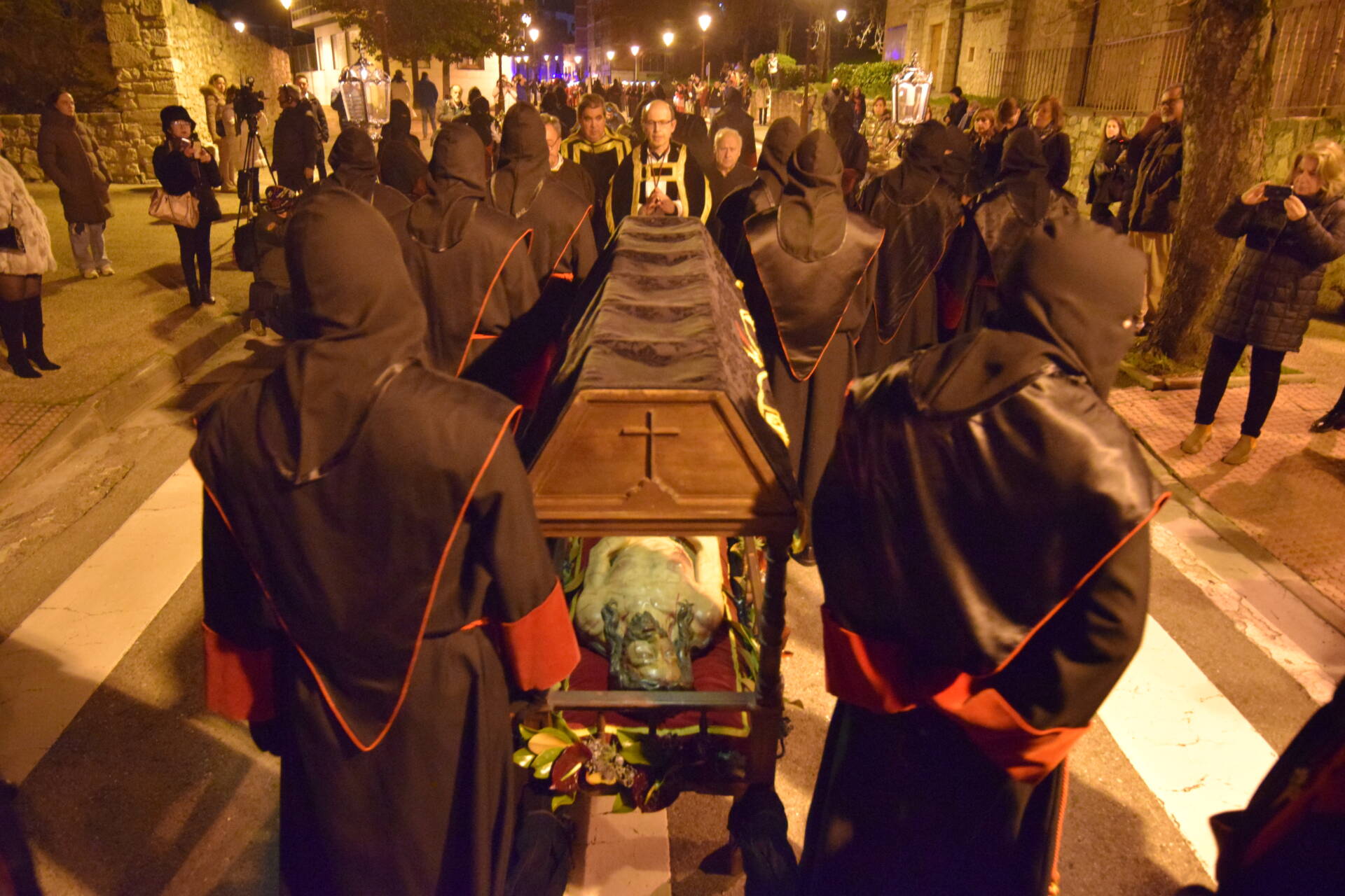 La recuperación de una antigua procesión abre el pórtico de la Semana Santa 6 antigua procesión de la muerte burgos