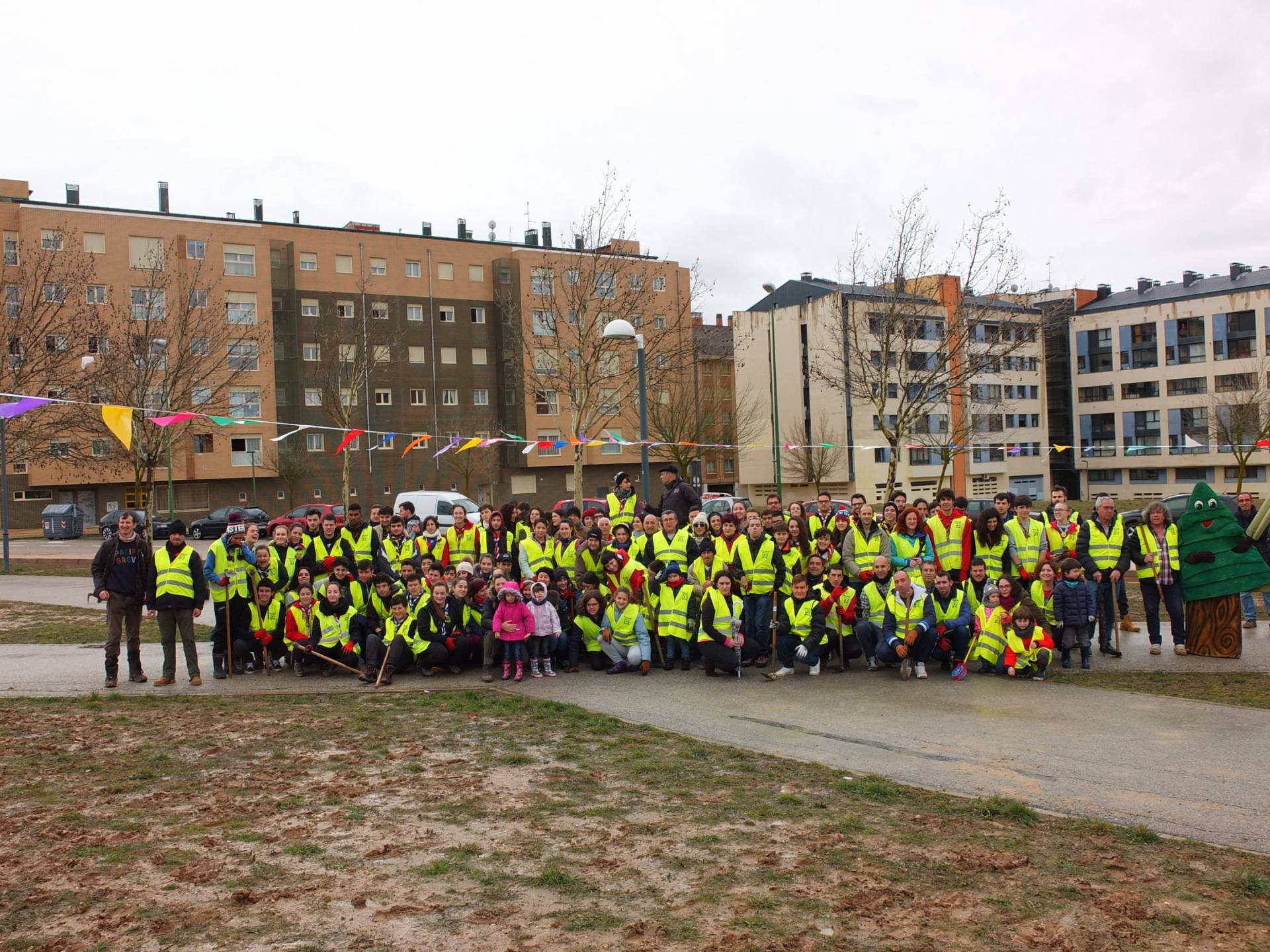 Numerosos voluntarios participaron en el Día del Árbol 1 arboles 1