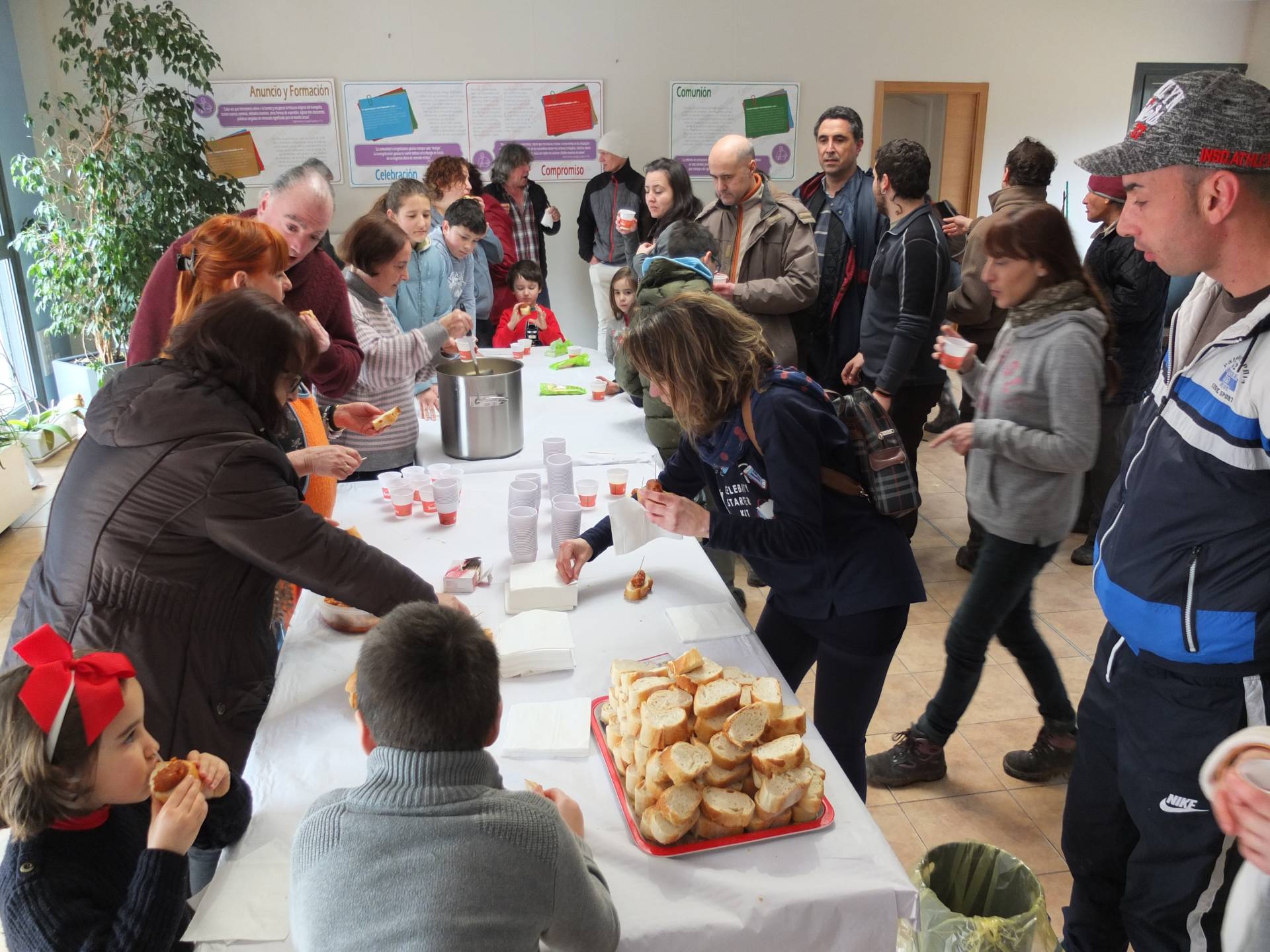 Numerosos voluntarios participaron en el Día del Árbol 6 arboles 6